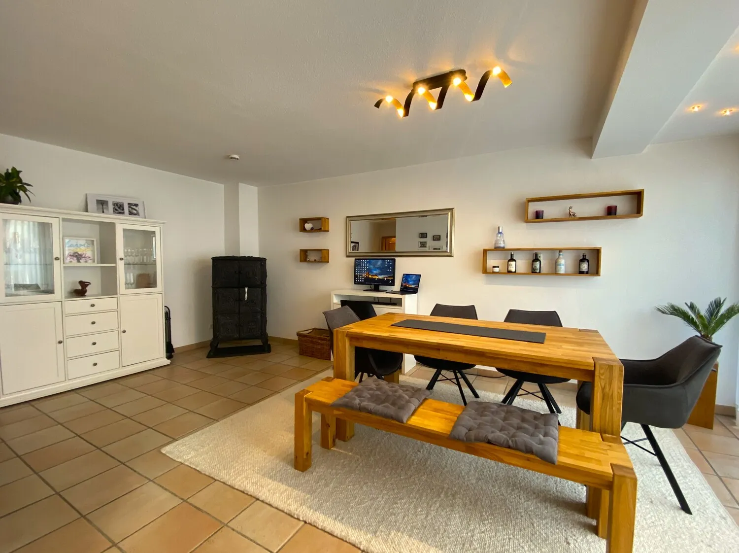 Esszimmer mit Kamin EG