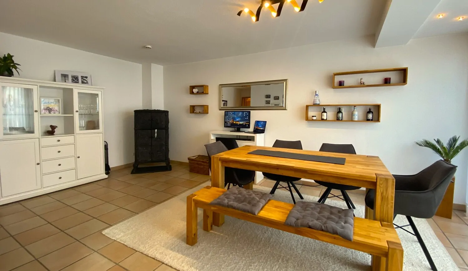 Esszimmer mit Kamin EG