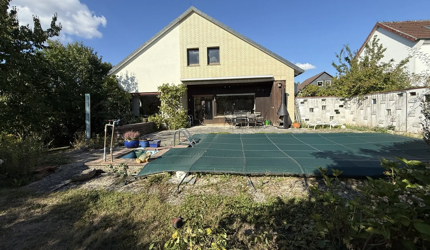 Garten mit Aussenpool