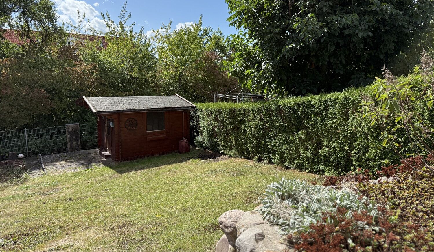 Garten mit Gartenhaus