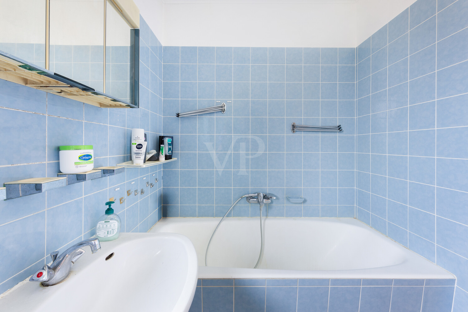 Bad mit Wanne