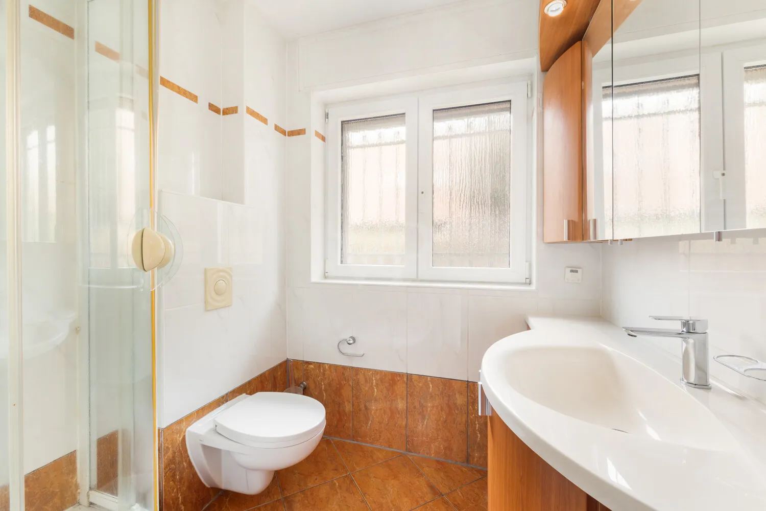 Badezimmer mit Dusche