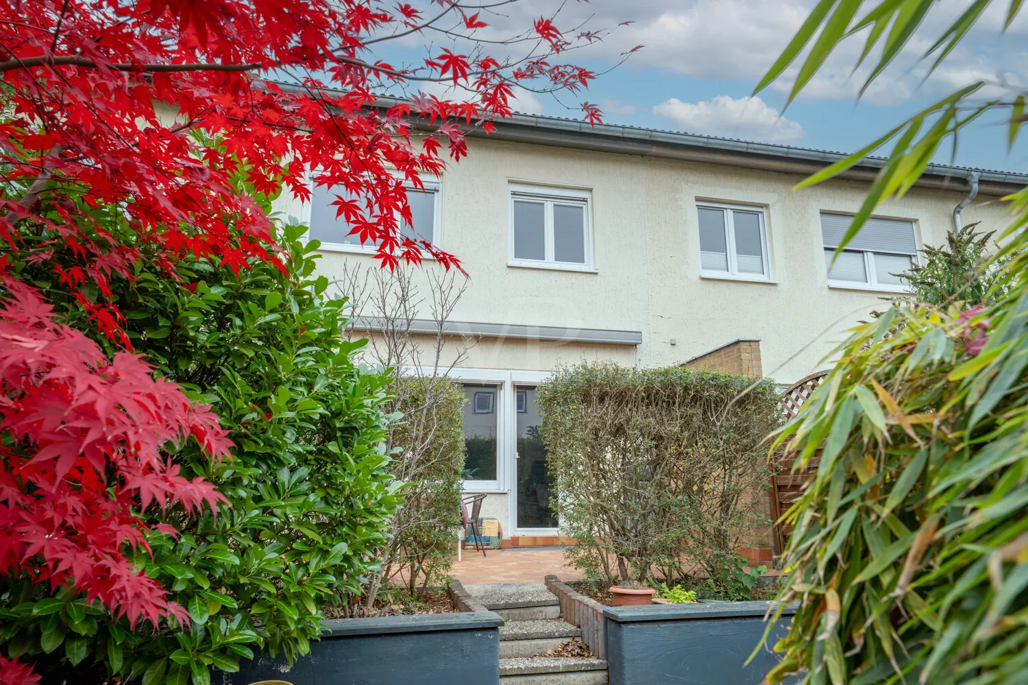 Charmantes Reihenmittelhaus mit Garten, Garage und sonniger Terrasse