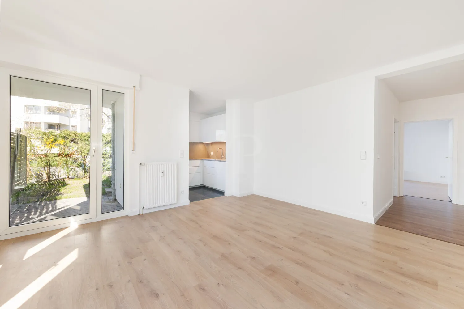 offene Küche & Wohnbereich /Zimmer 2, Zugang zur Terrasse