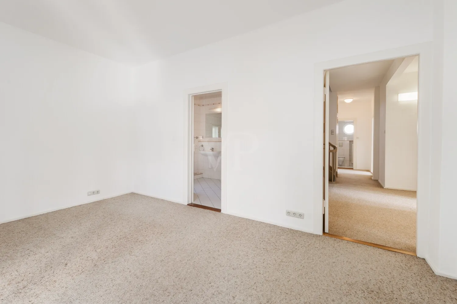 Zimmer 7 mit eigenem Zugang zum Badezimmer 2