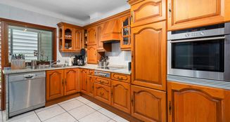 von_poll_real_estate_property_1984_image_3