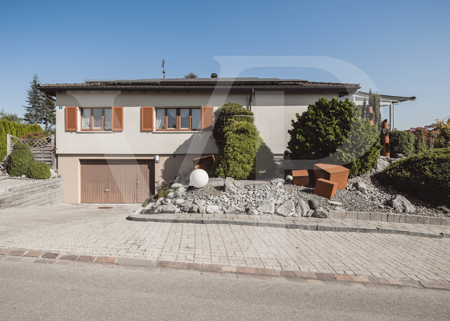 Einfamilienhaus mit liebevoll angelegtem Garten