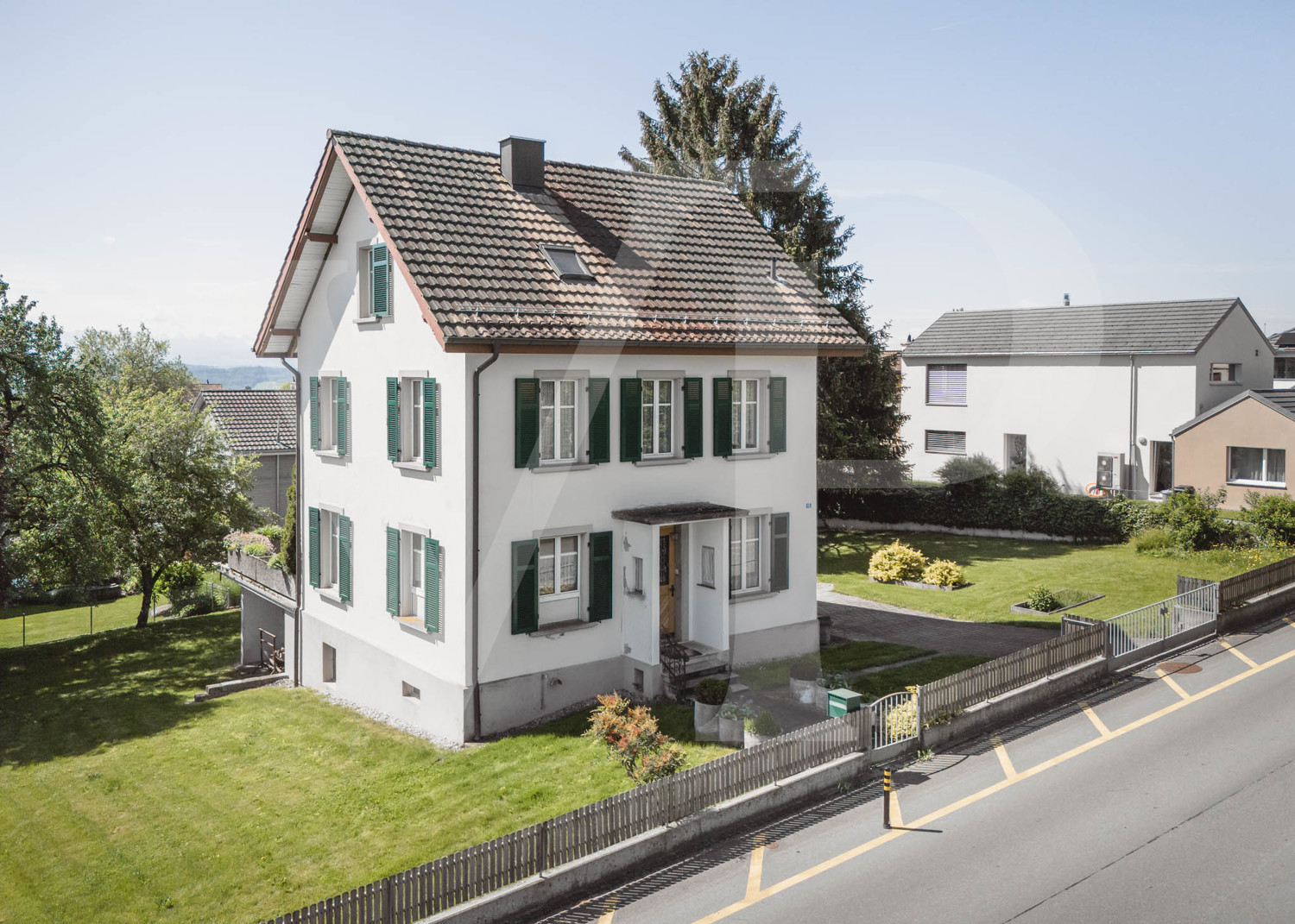 Markantes Einfamilienhaus mit weitläufigem Garten