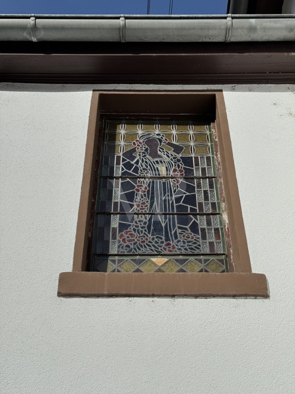 Glasfenster in Fassade