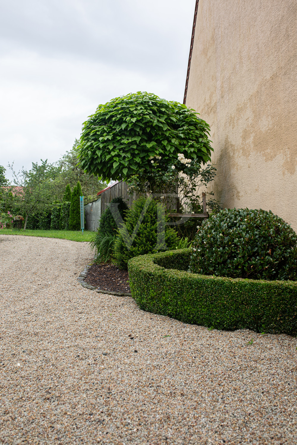 seitlicher Zugang zum Garten