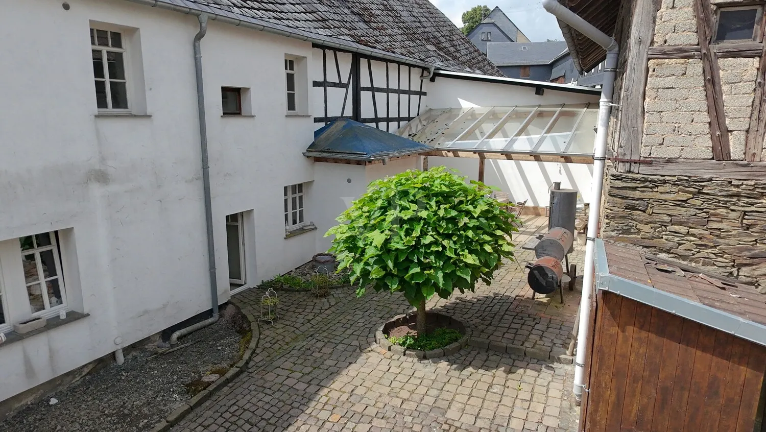 Gepflasterter Innenhof (3)