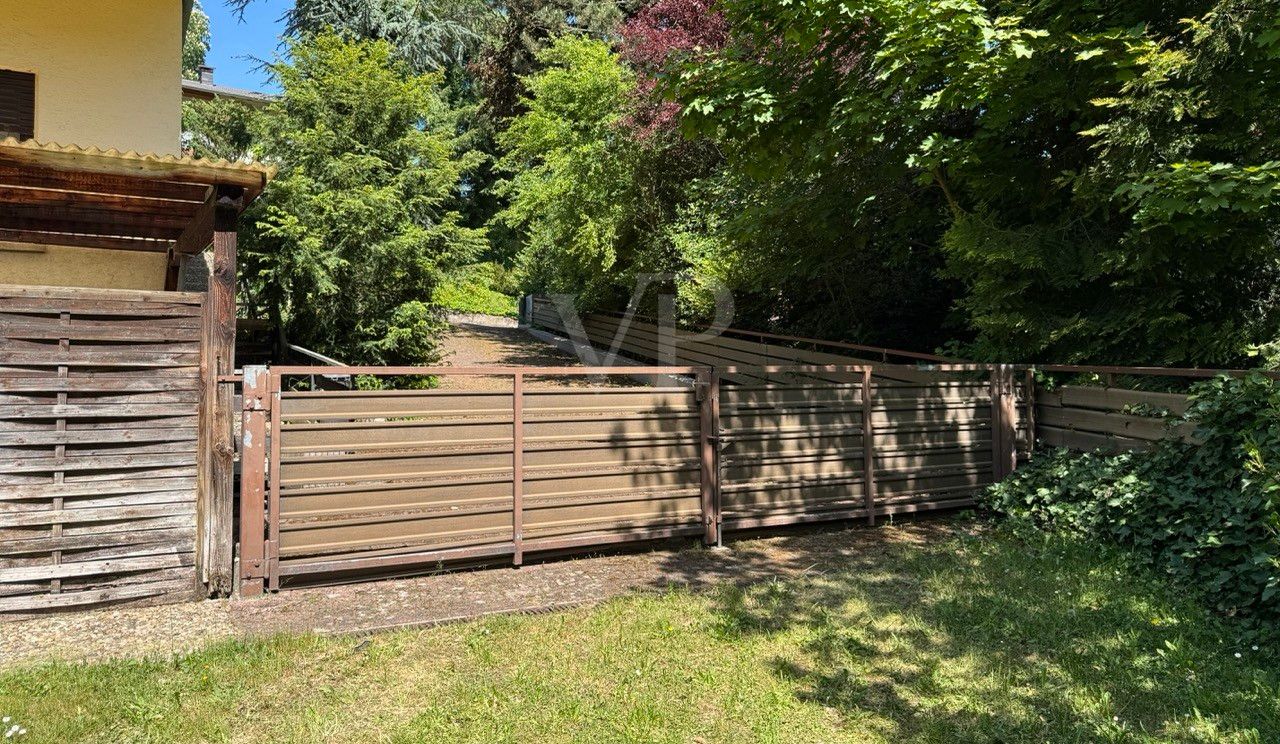 Zufahrt zu hinter dem Haus