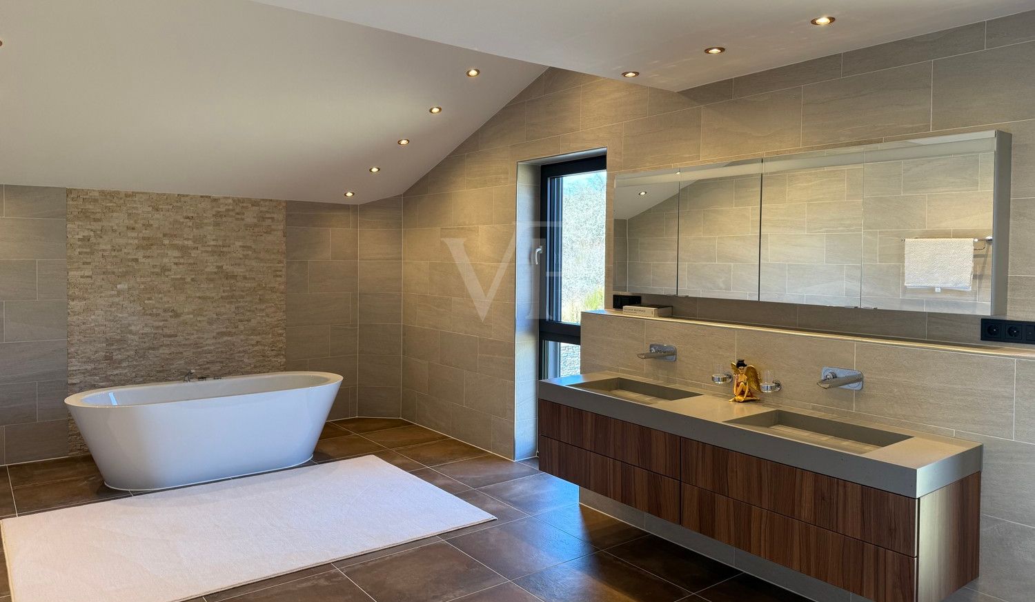 OG-Blick ins Badezimmer