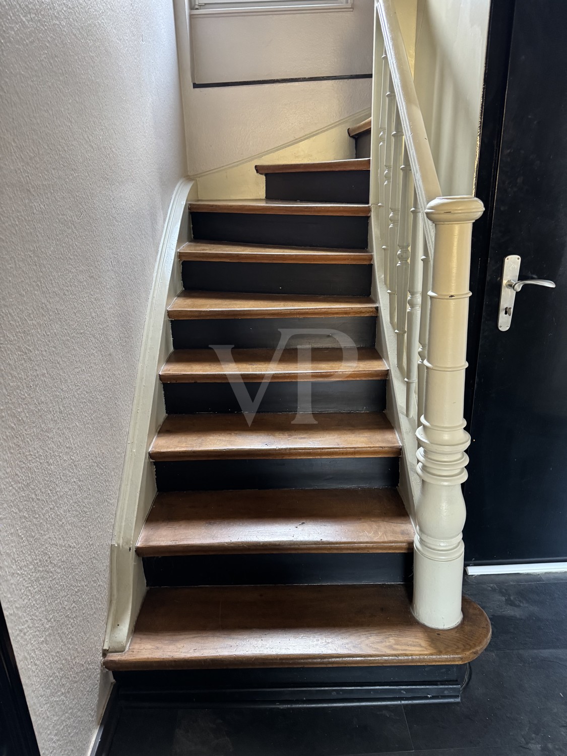 EG - Schöne Holztreppe (2)
