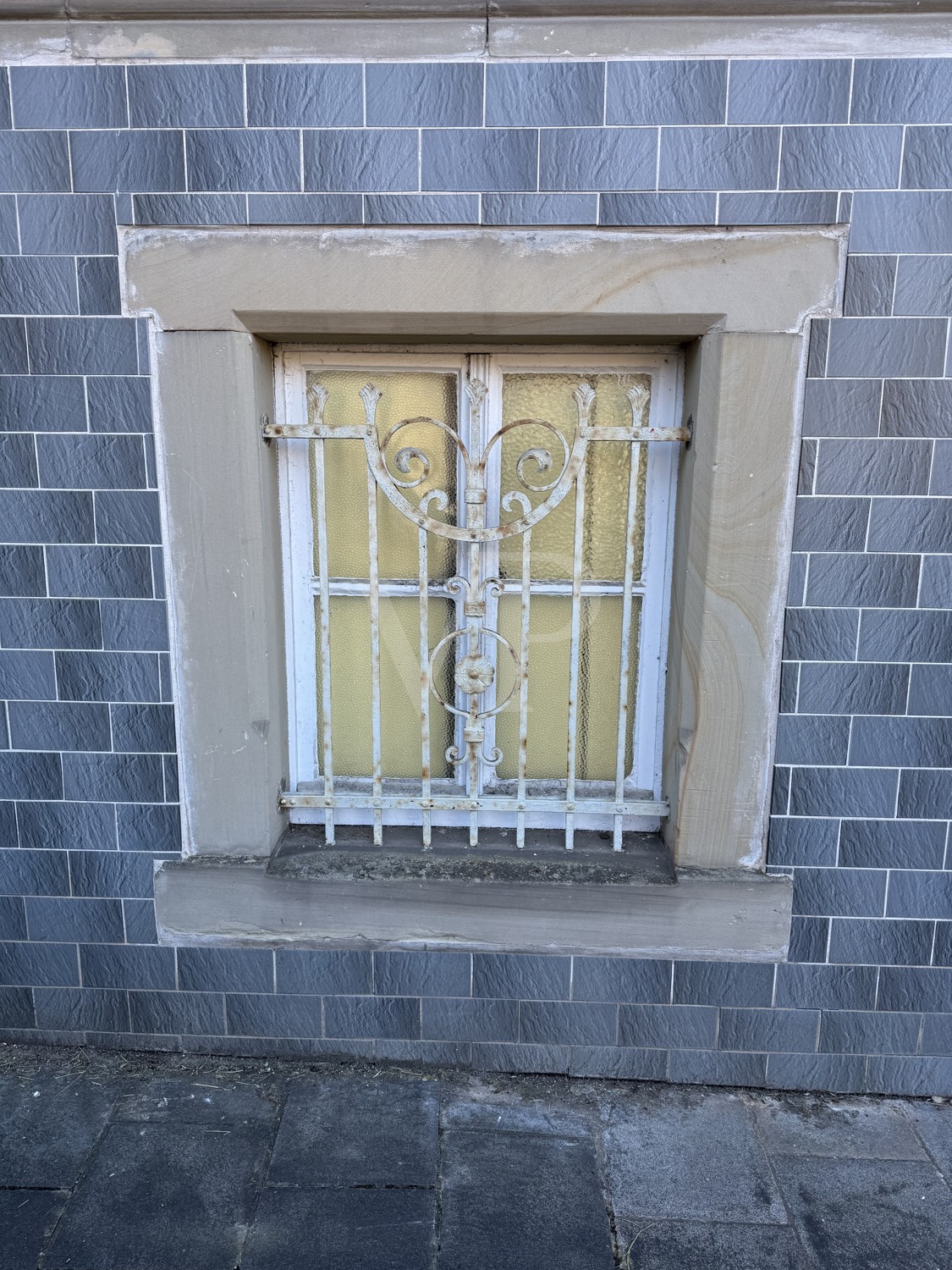 Fenstergitter vom Kellerbereich