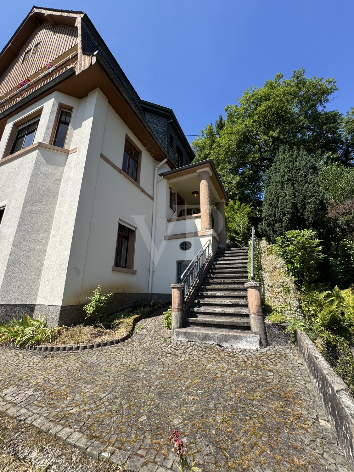 Blick auf den Haupteingang