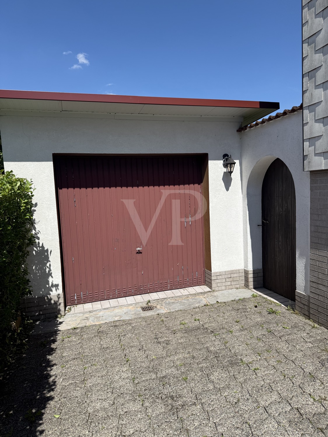 Garage+ seitlicher Eingang zum Garten