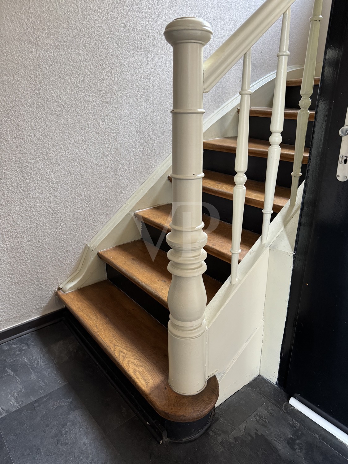 EG - Schöne Holztreppe (1)