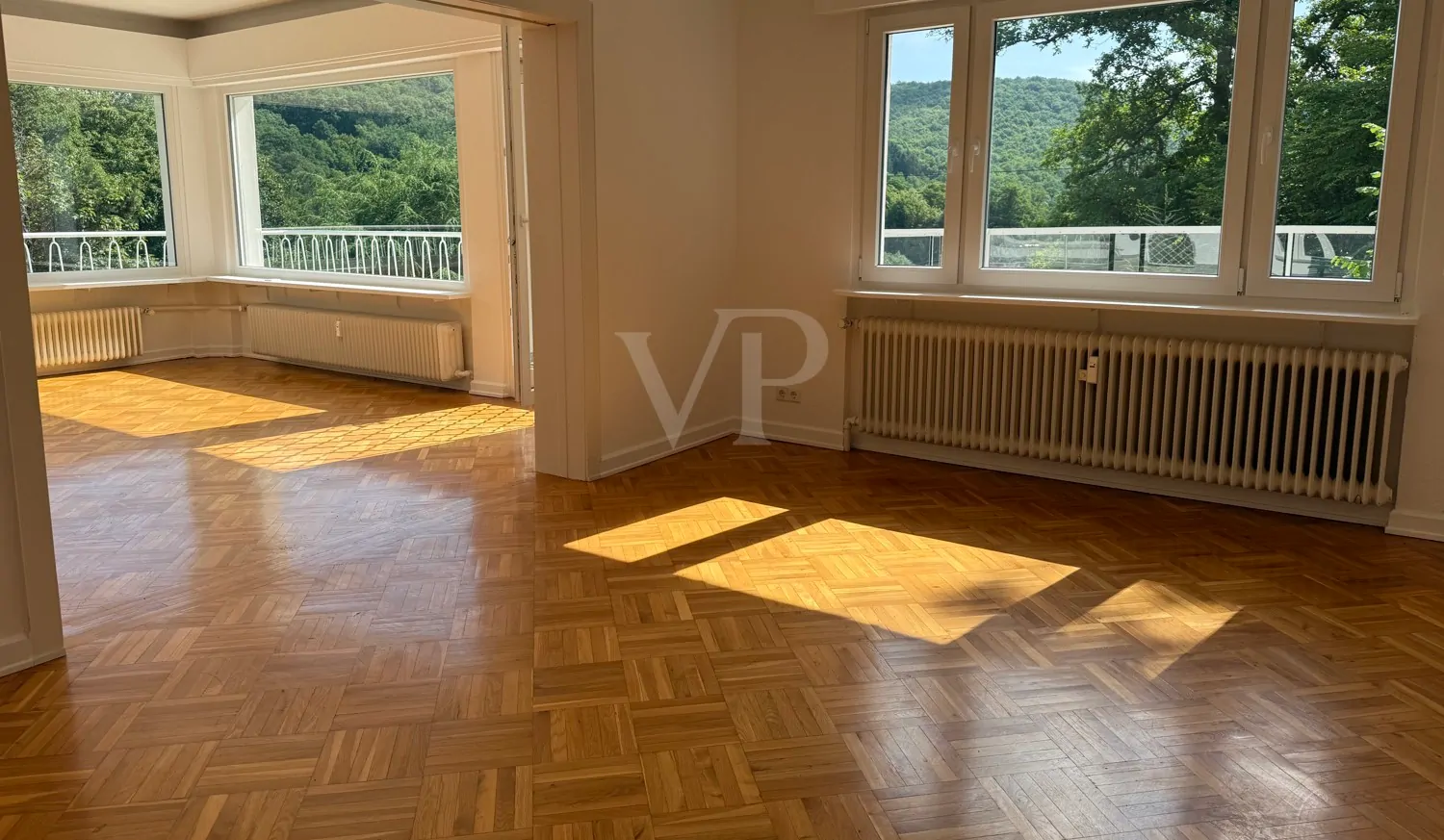 Blick vom Essbereich in den Wohnbereich (1)