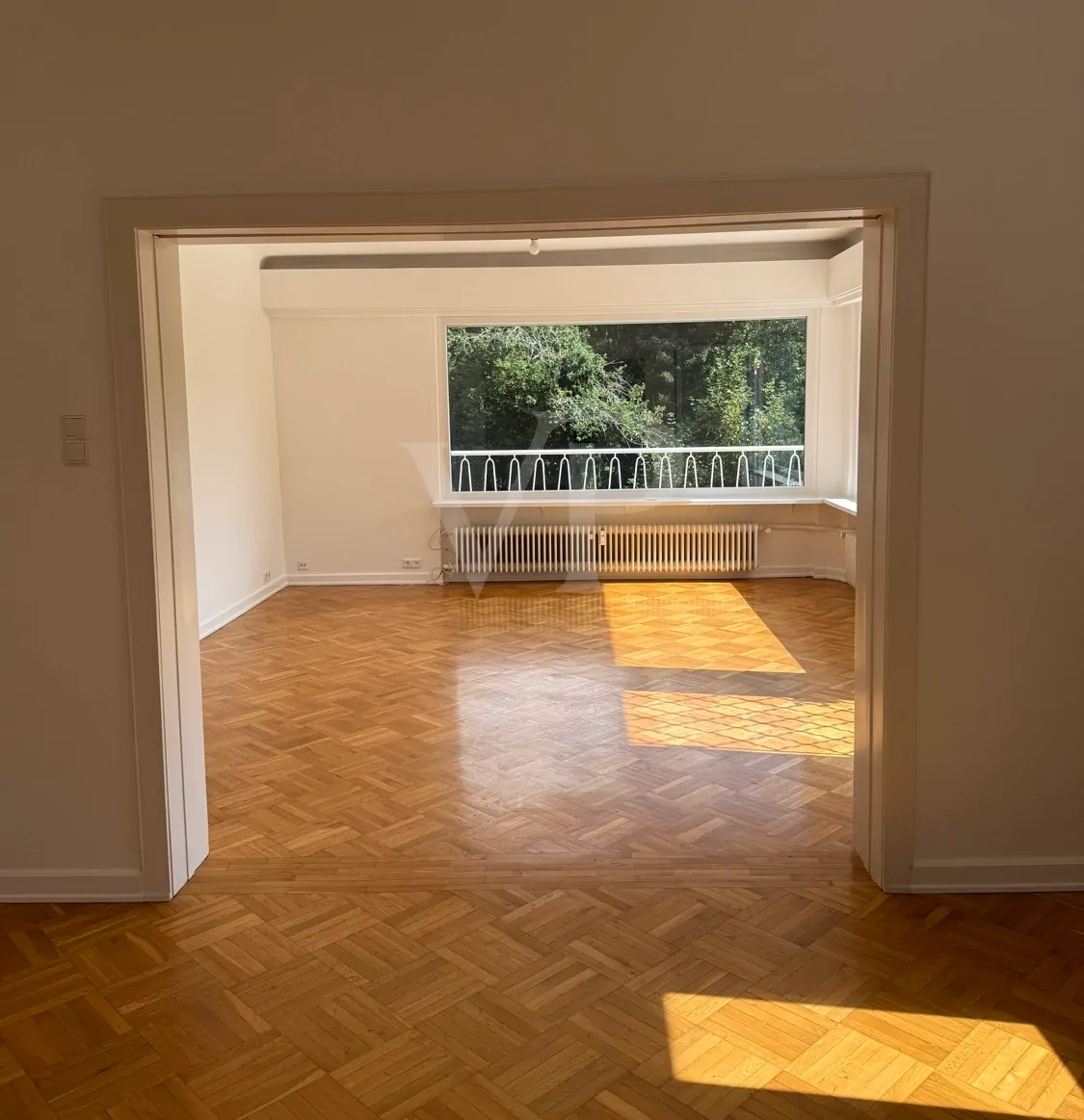 Blick vom Essbereich in den Wohnbereich (2)