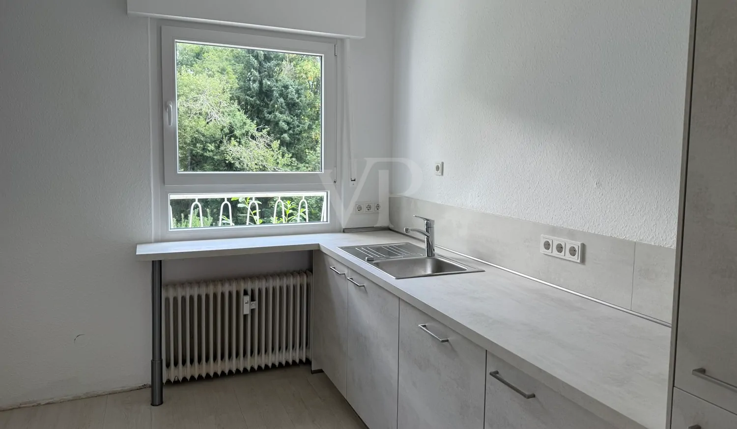 Küche mit Einbauküche (2)