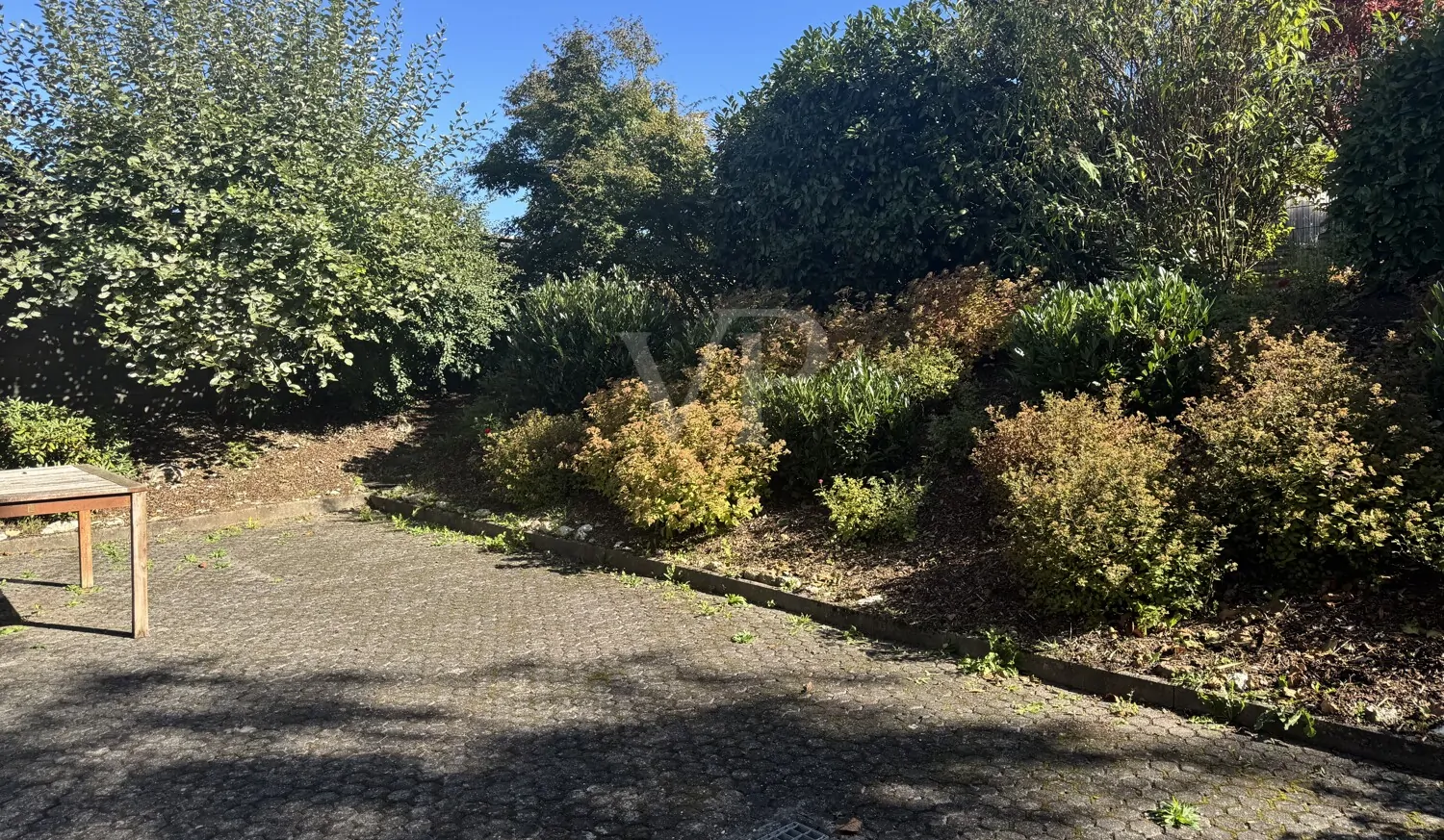 Blick auf Teil Aussenanlage