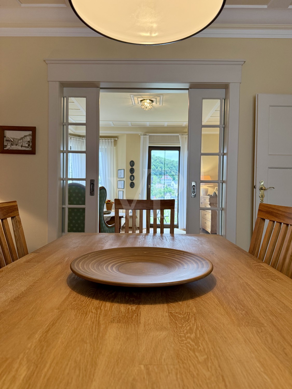 EG-Blick von Ess- in Wohnzimmer