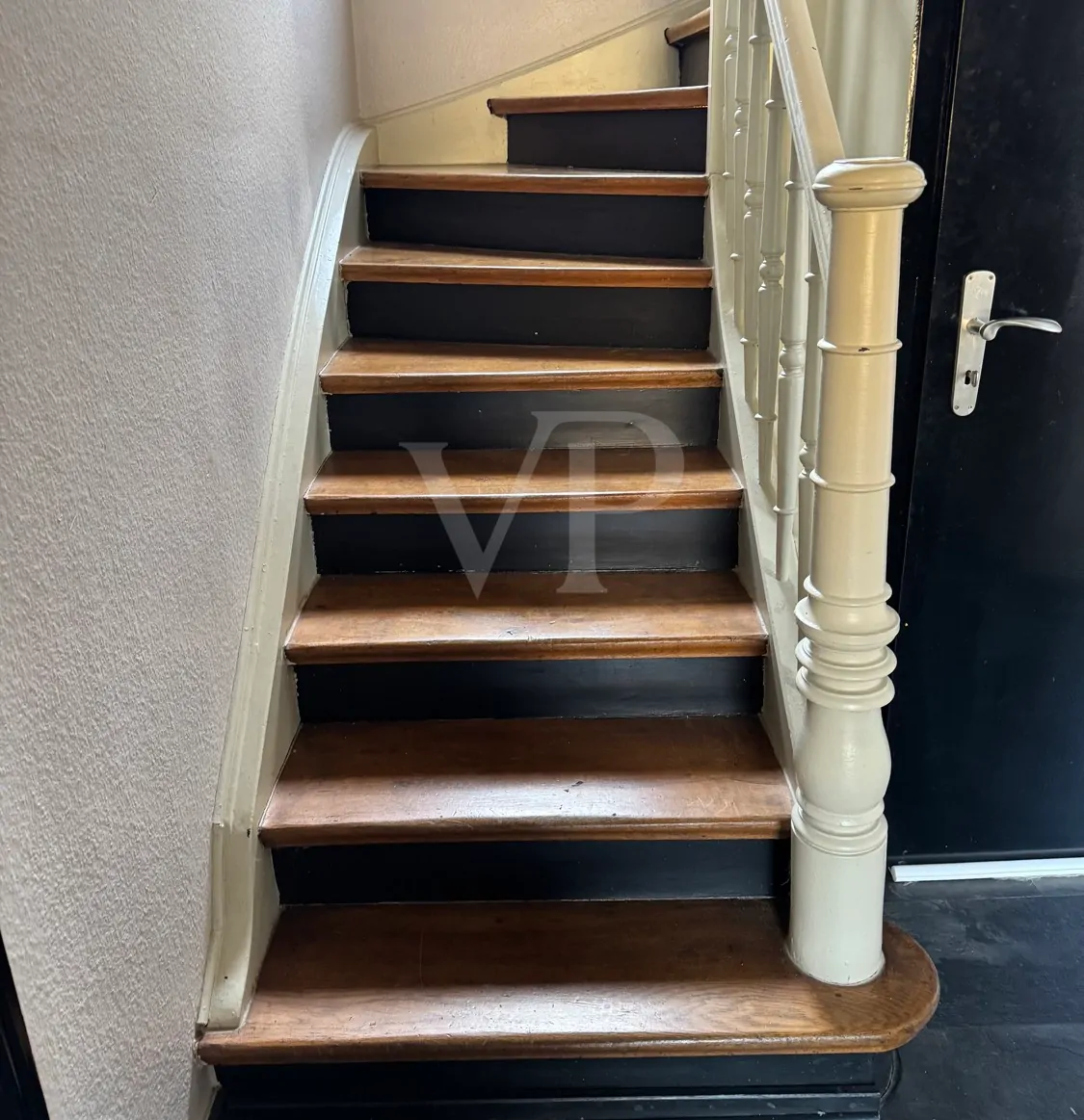 EG - Schöne Holztreppe (2)