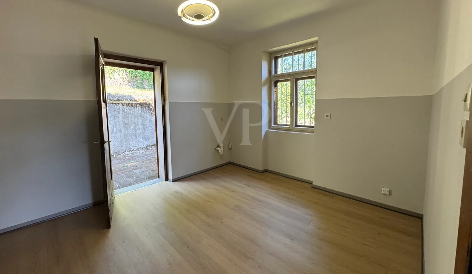 EG-Küche mit Zugang zur Terrasse