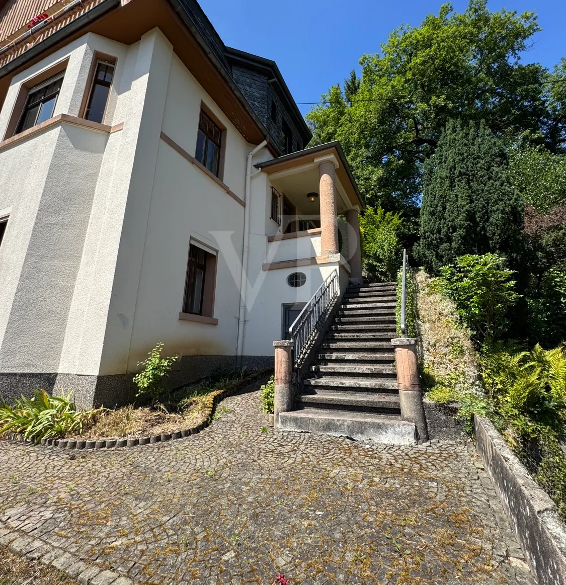 Blick auf den Haupteingang