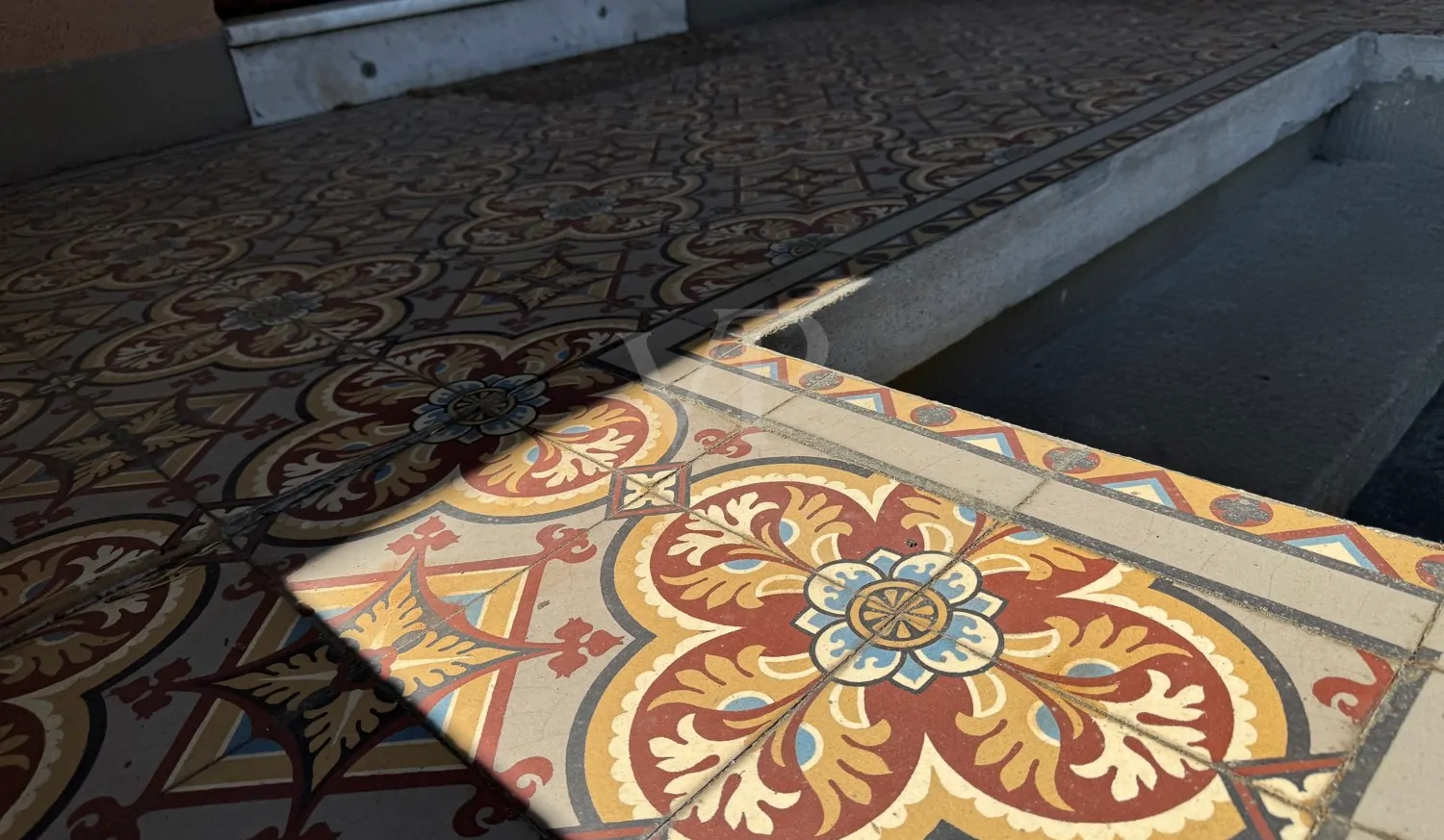 Haupteingang-Mettlacher Mosaikplatten