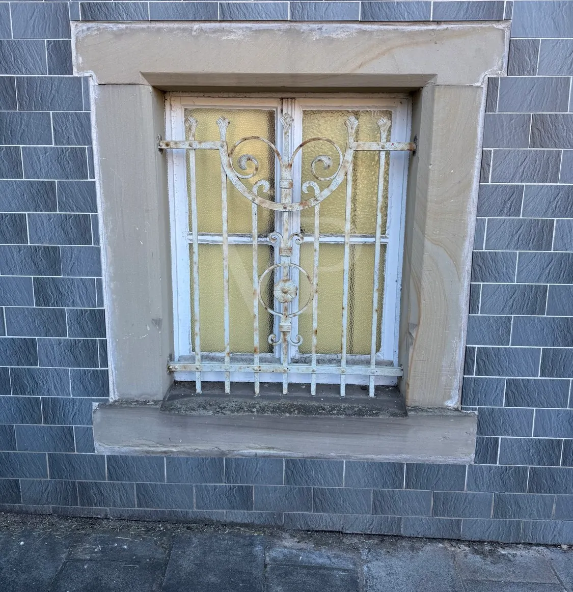 Fenstergitter vom Kellerbereich