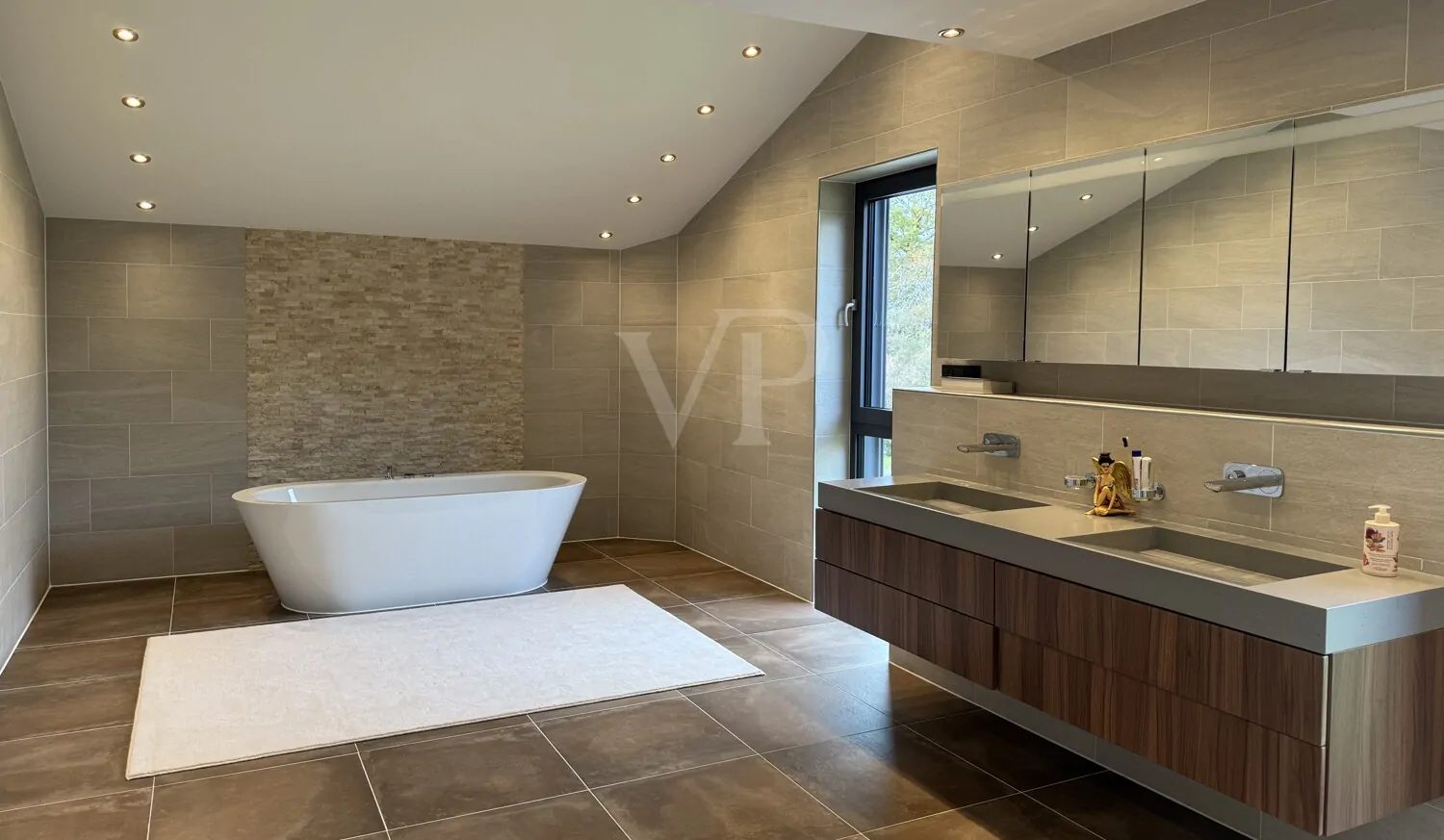 OG-Blick ins Badezimmer