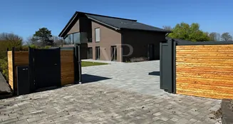 von_poll_real_estate_property_25451086_image_0