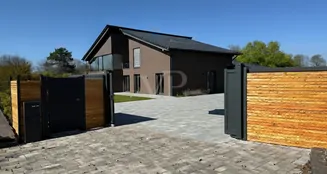 von_poll_real_estate_property_25451086_image_0