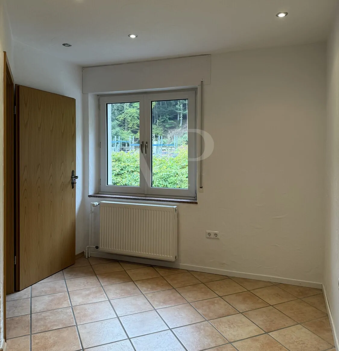 EG-Durchgangszimmer zum Tageslicht-Duschbad