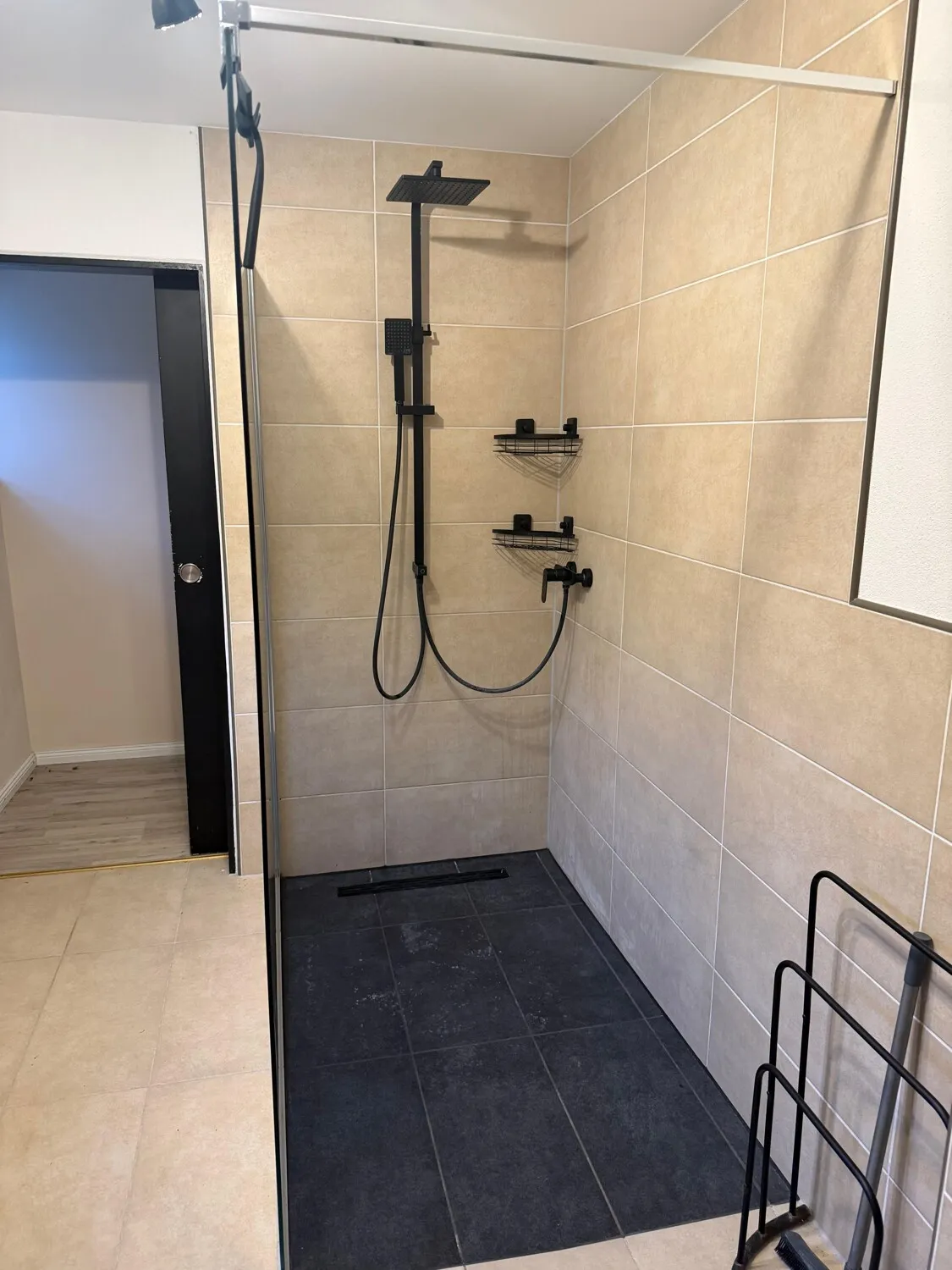 EG-bodentiefe Dusche