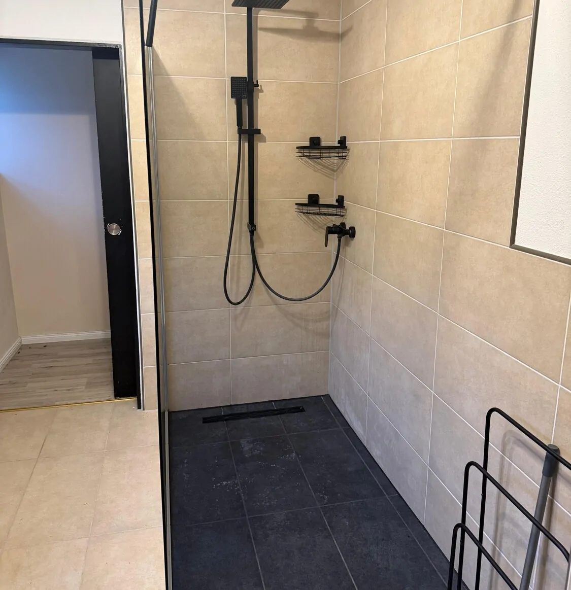 EG-bodentiefe Dusche