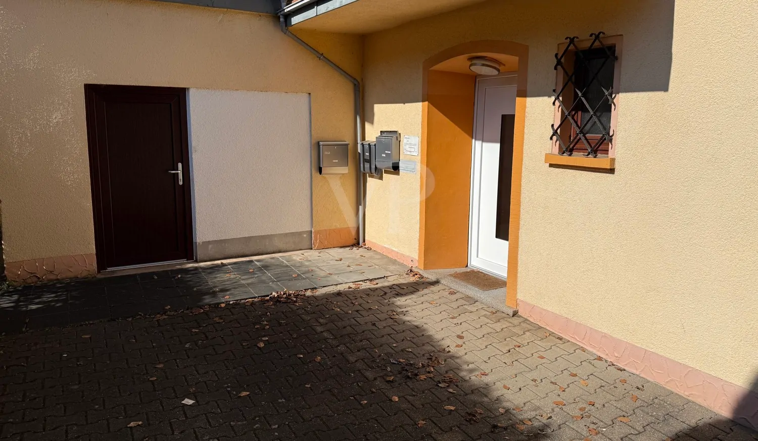 Blick auf Hauseingang