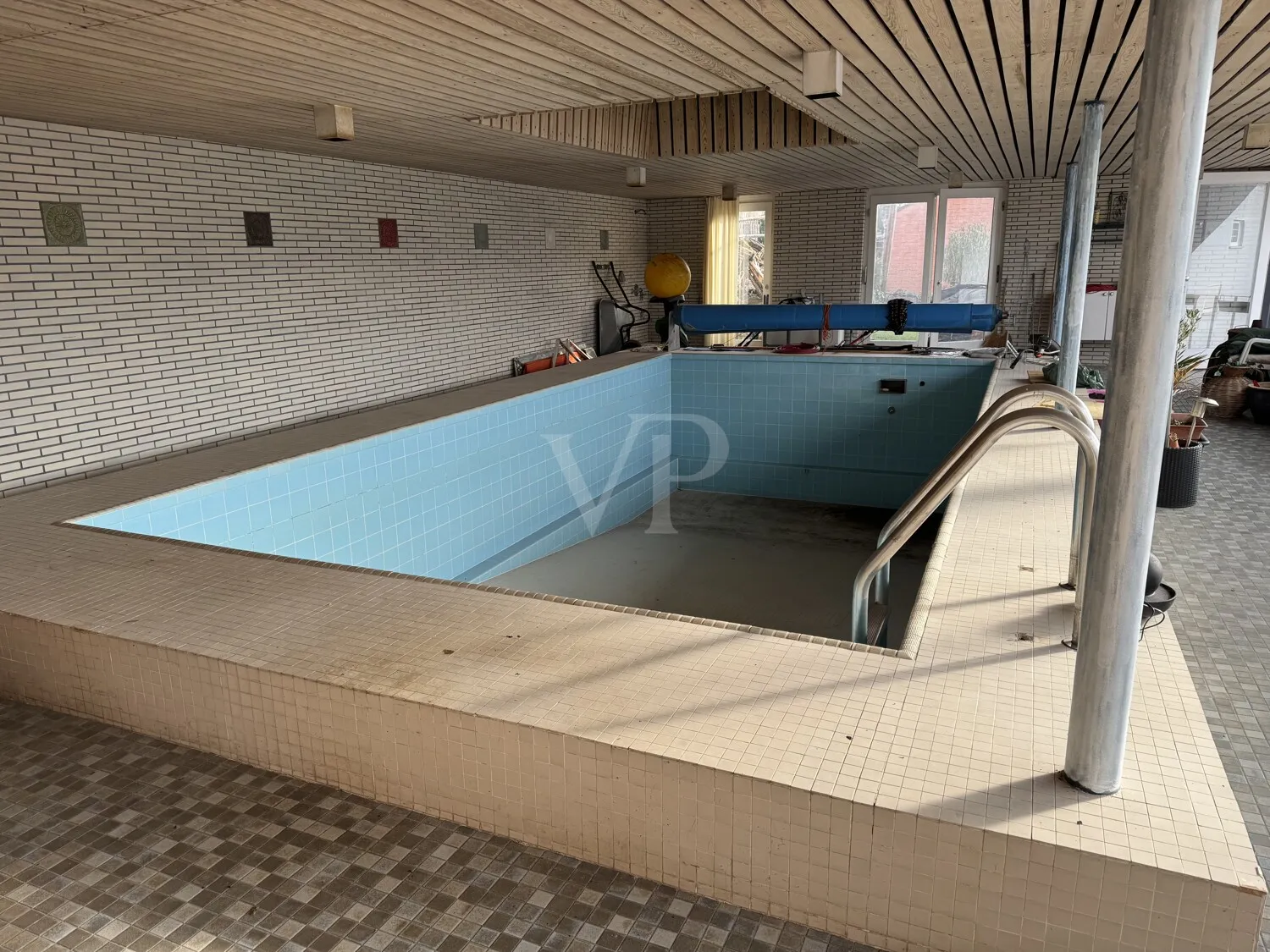 Indoor-Pool