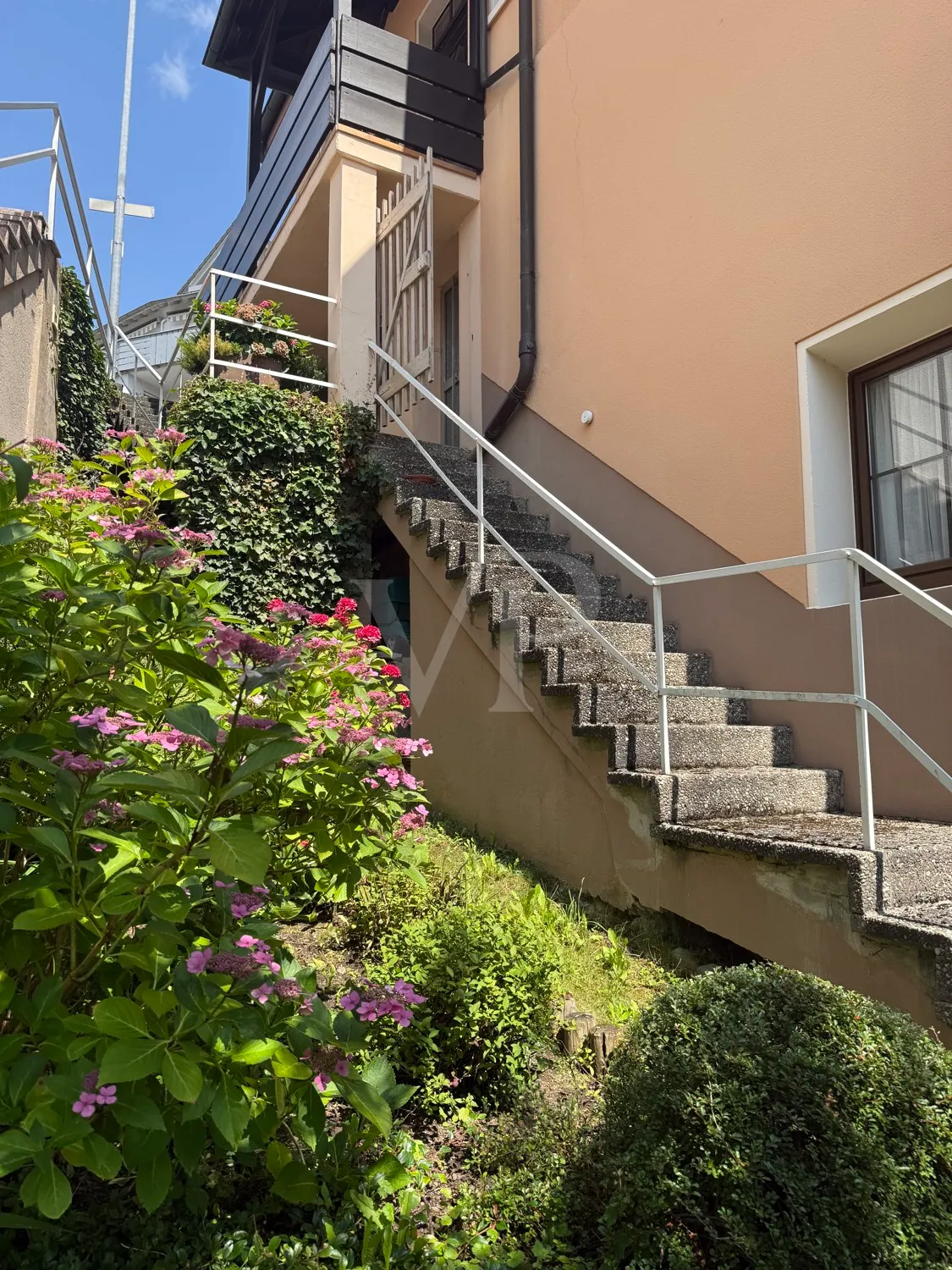 Treppe von Garten zu Eingang