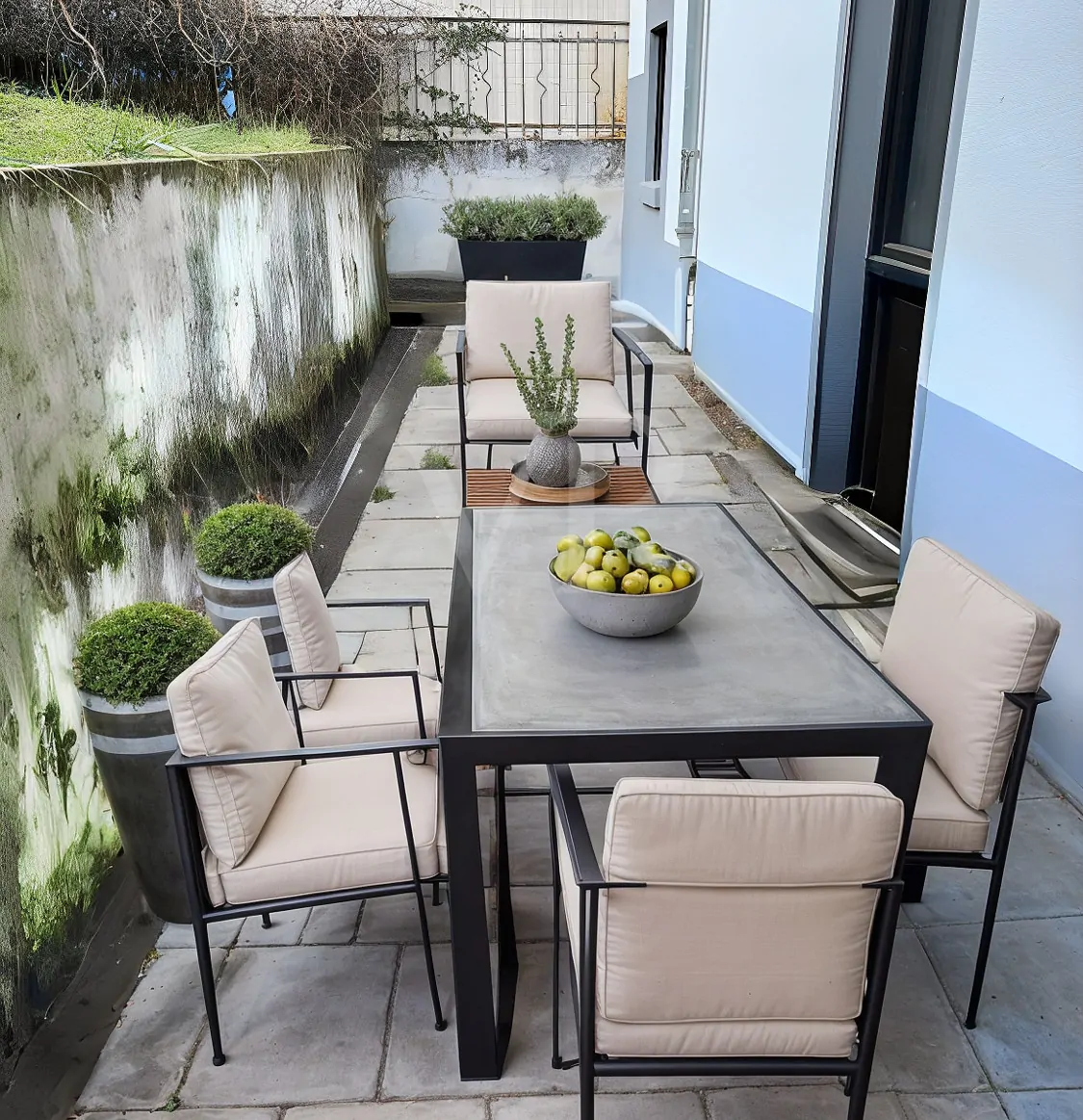 KI - Terrasse hinter dem Haus