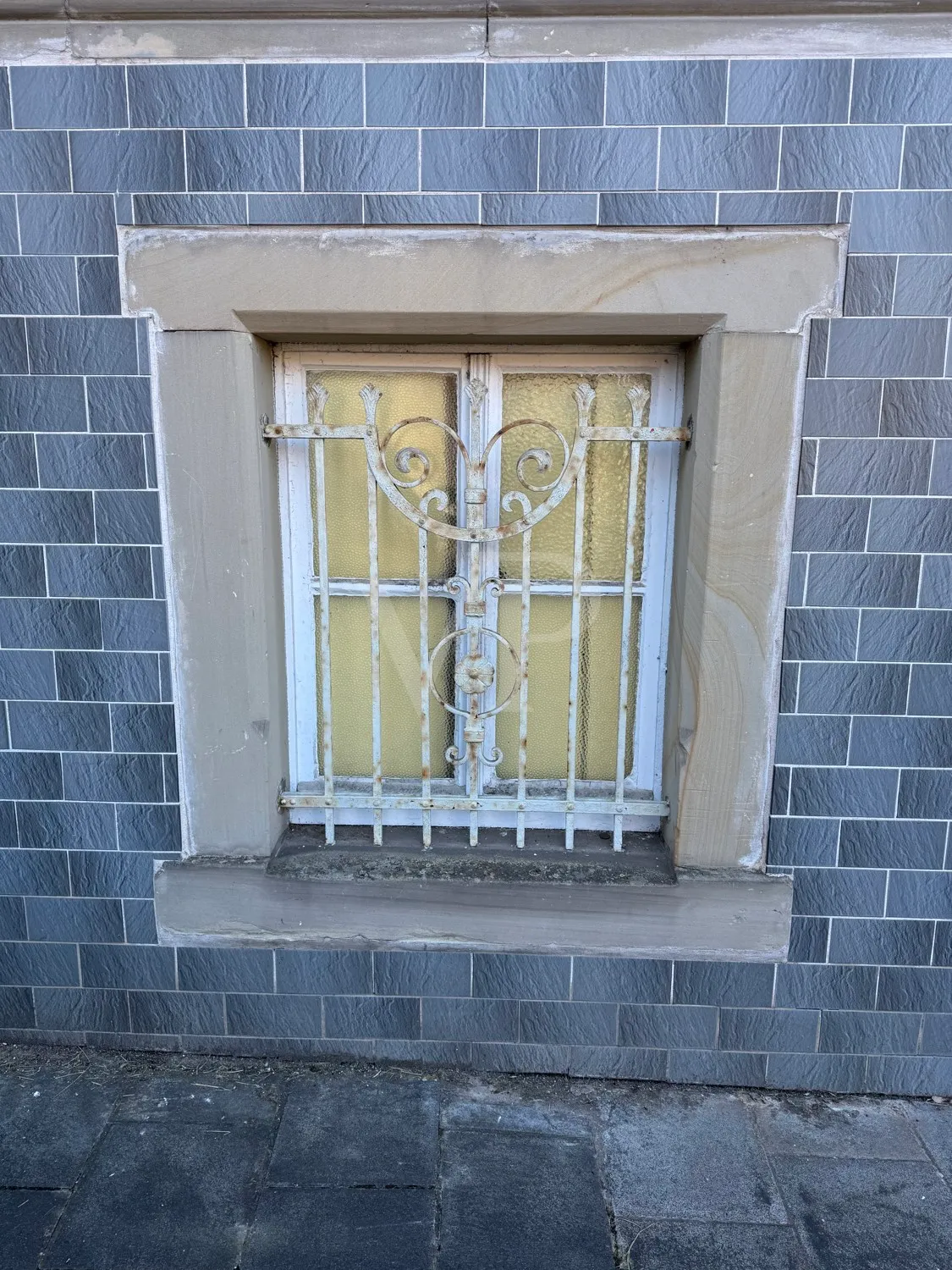 Fenstergitter vom Kellerbereich