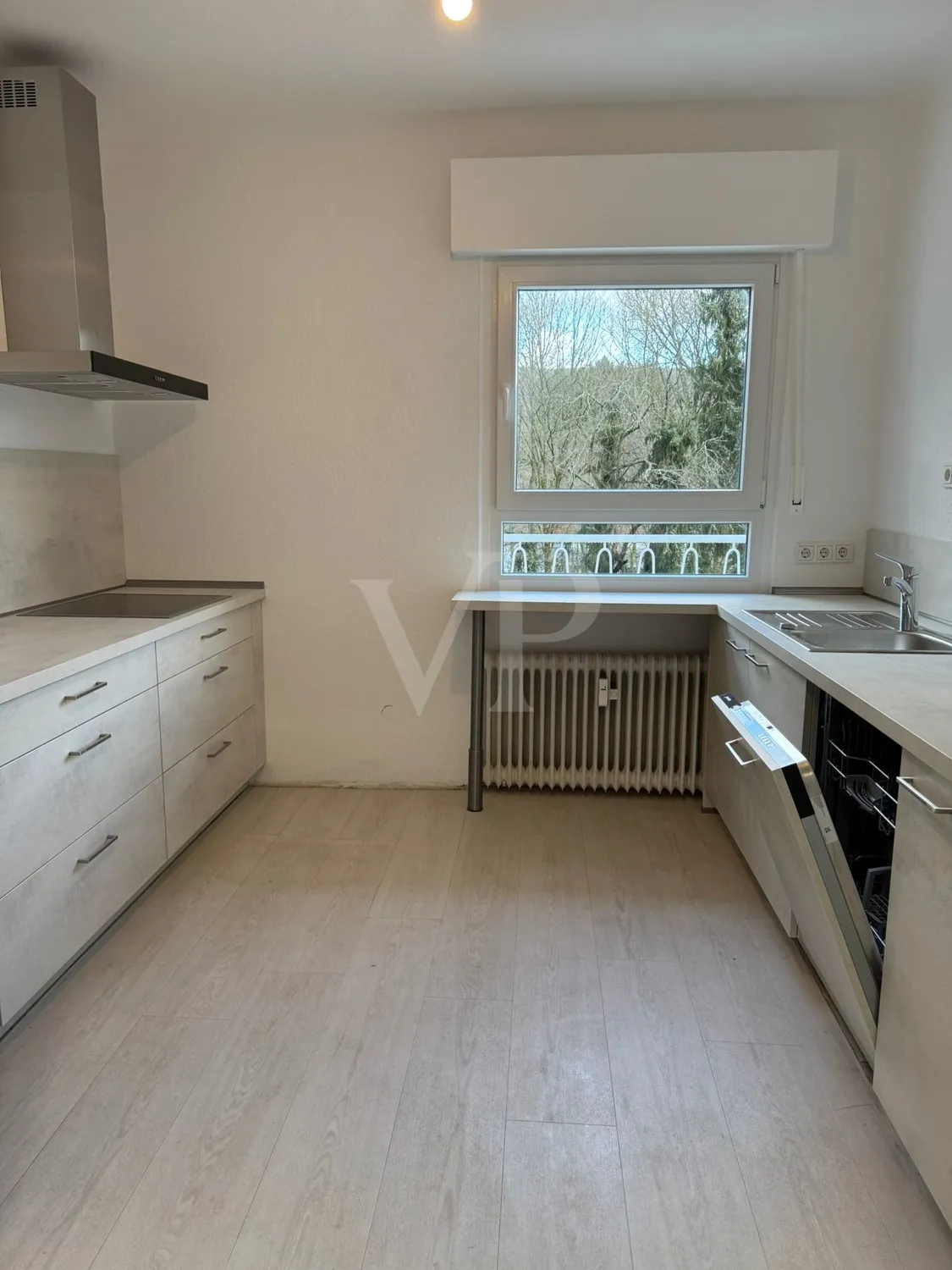 Küche mit Einbauküche