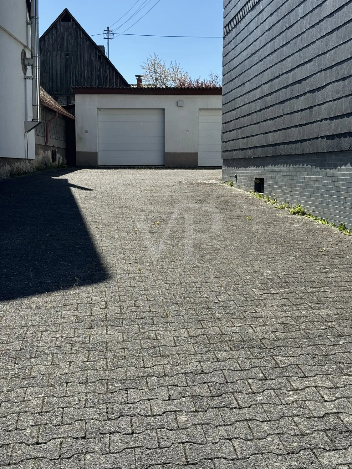Zuwegung zu Garagen und Garten