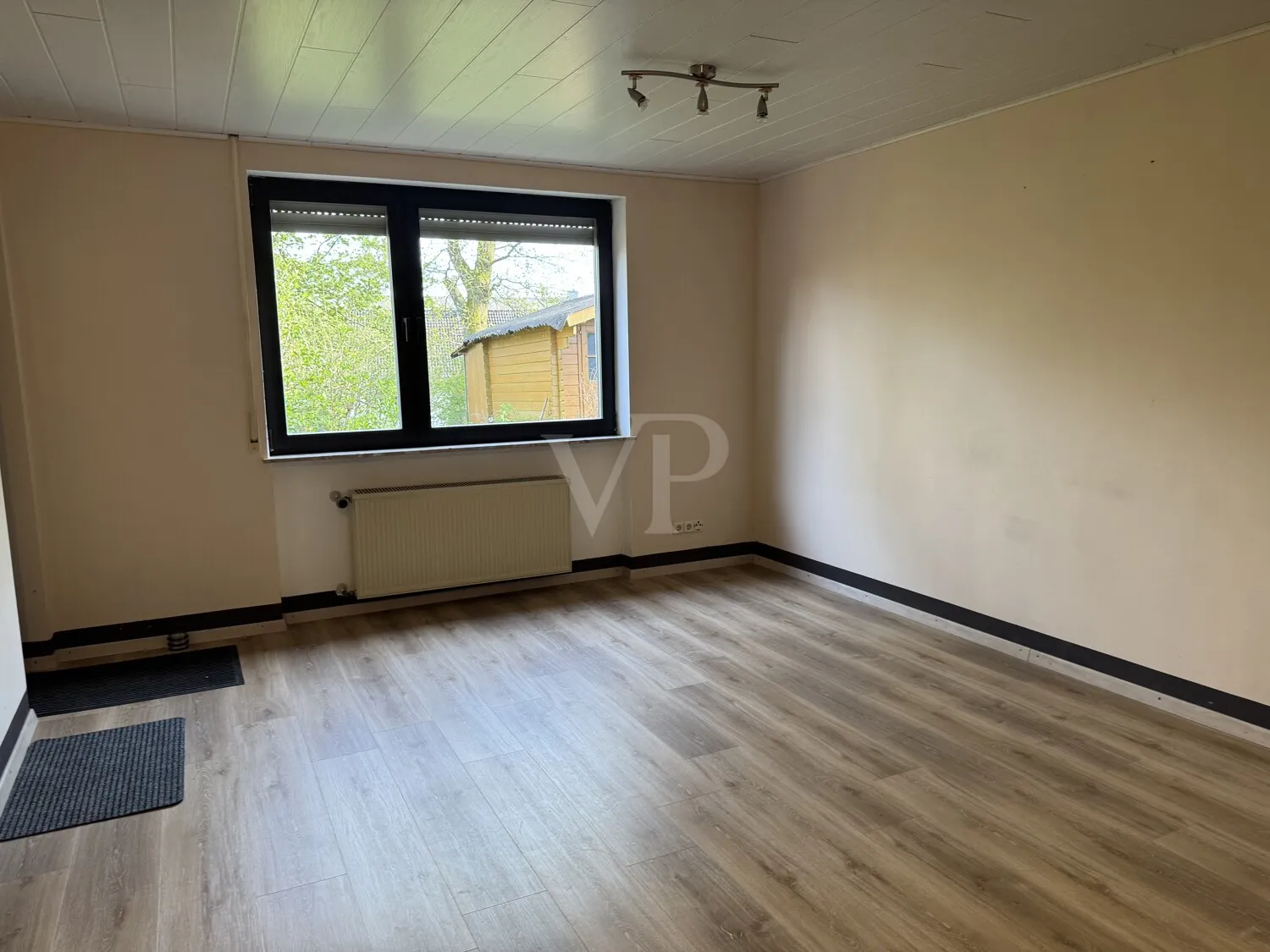 GG-Zimmer mit Zugang zum Garten