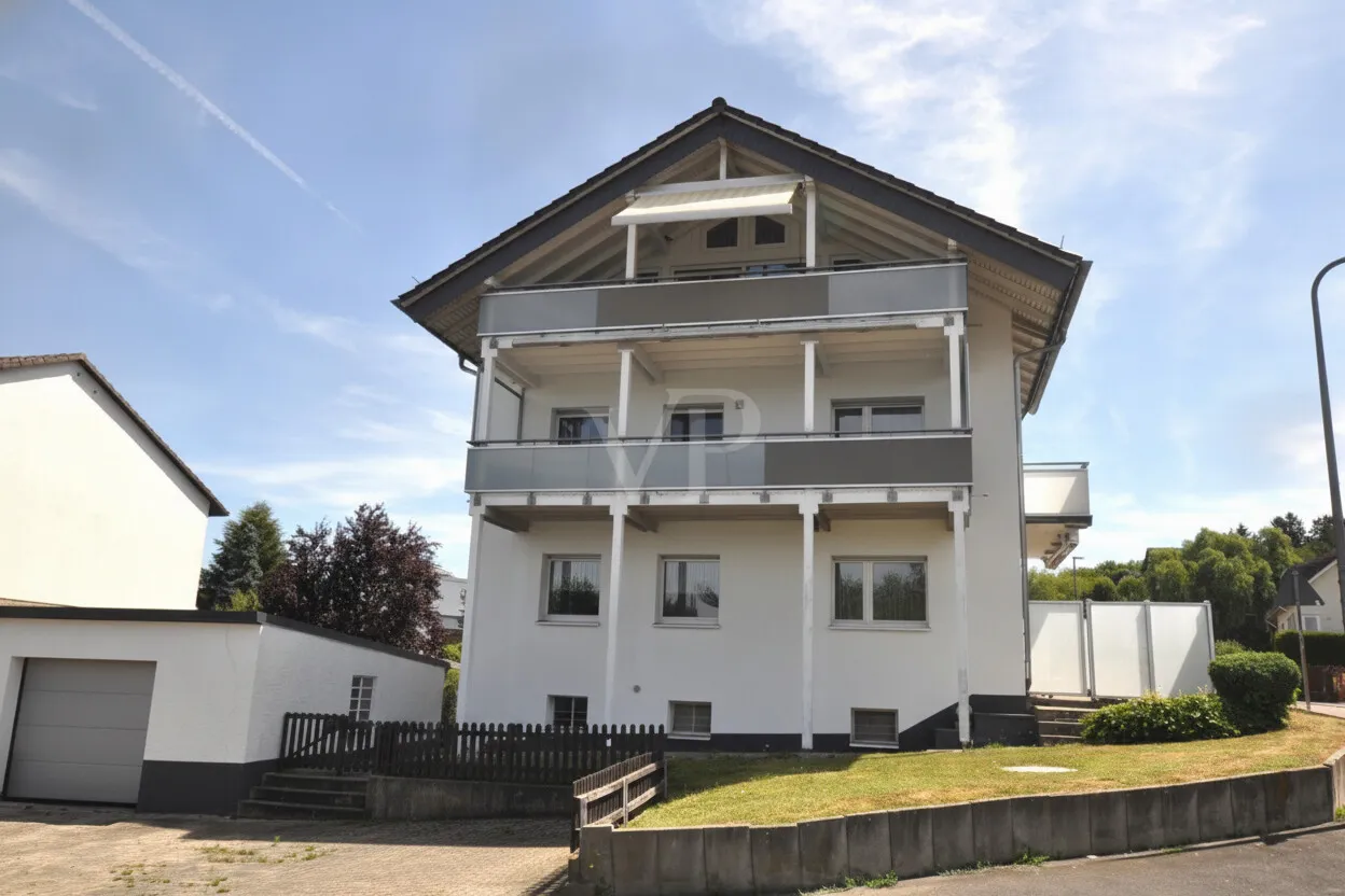 W-Ansicht mit Stellplätzen