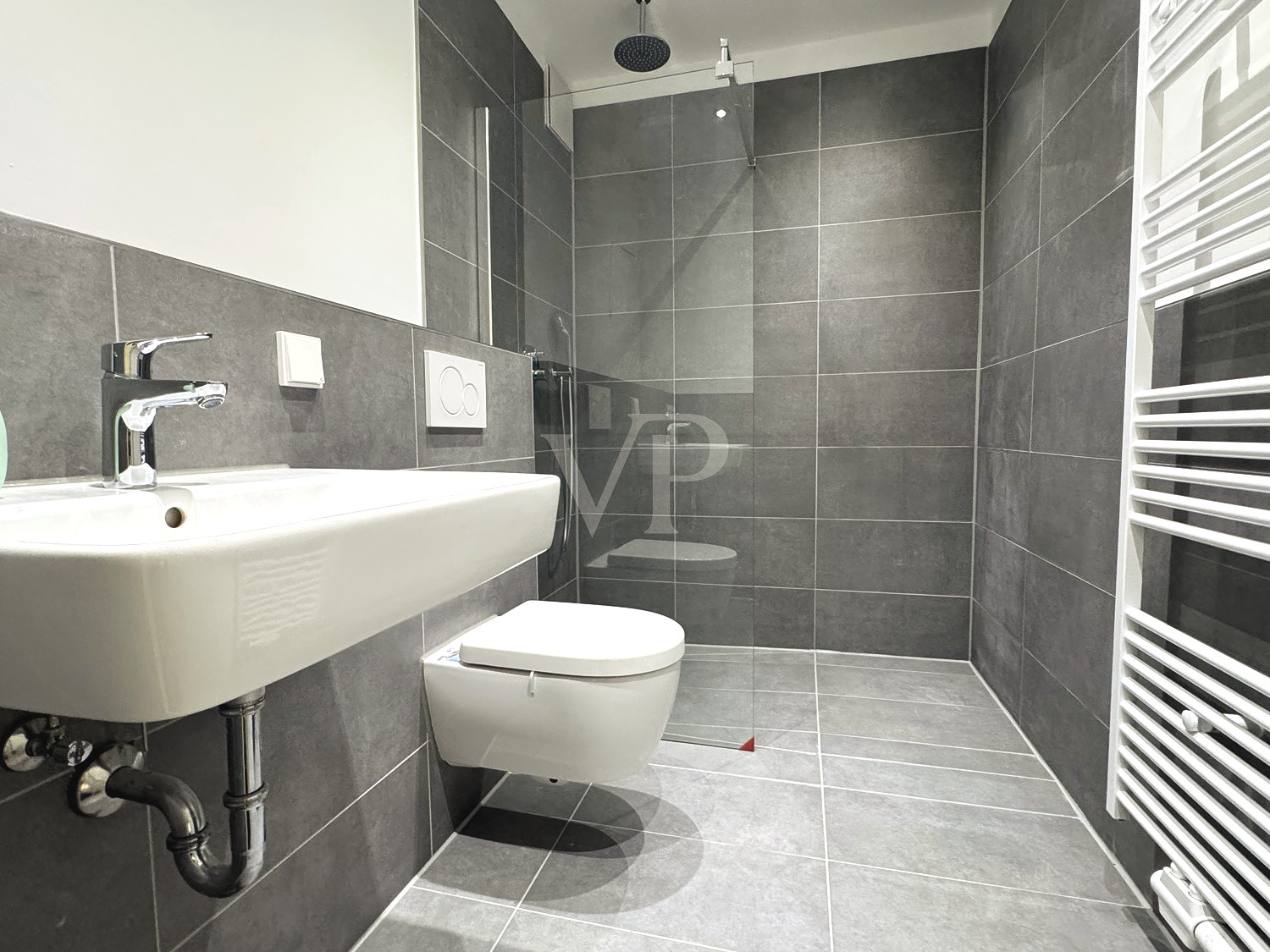 Badezimmer mit Dusche