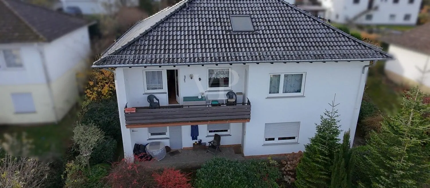 Hausansicht mit Einliegerwohnung