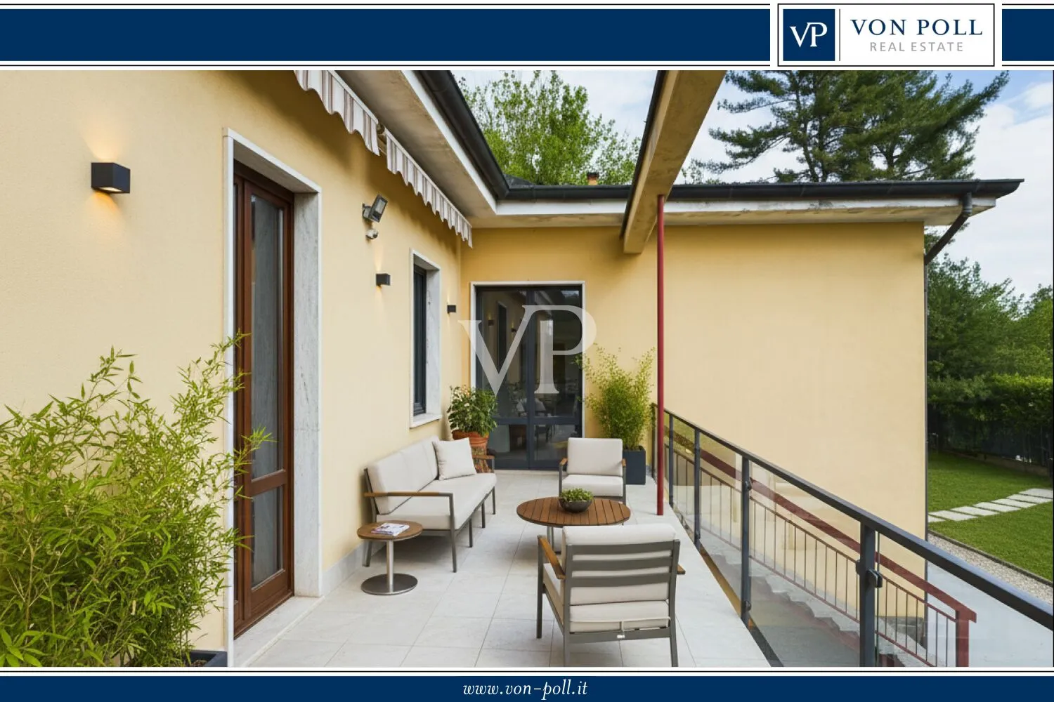 Villa auf zwei Ebenen mit großem Privatgarten und Doppelgarage
